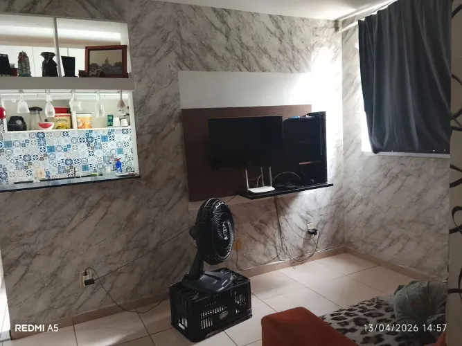 Vendo apartamento no condomínio jangadas bem localizado perto de supermercado colégio .