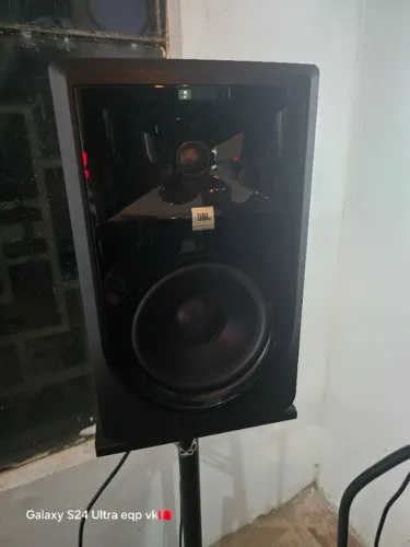 Monitores de audio JBL