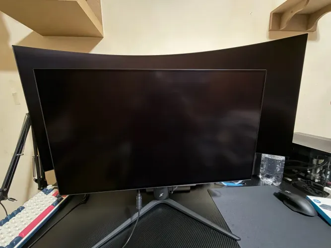 Monitor Gamer OLED SuperFrame Cyber 27 QHD 240Hz