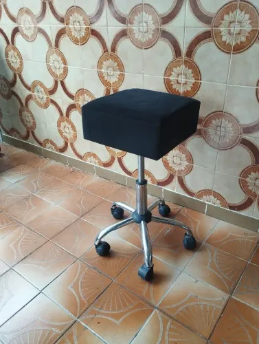 Banco com rodinhas