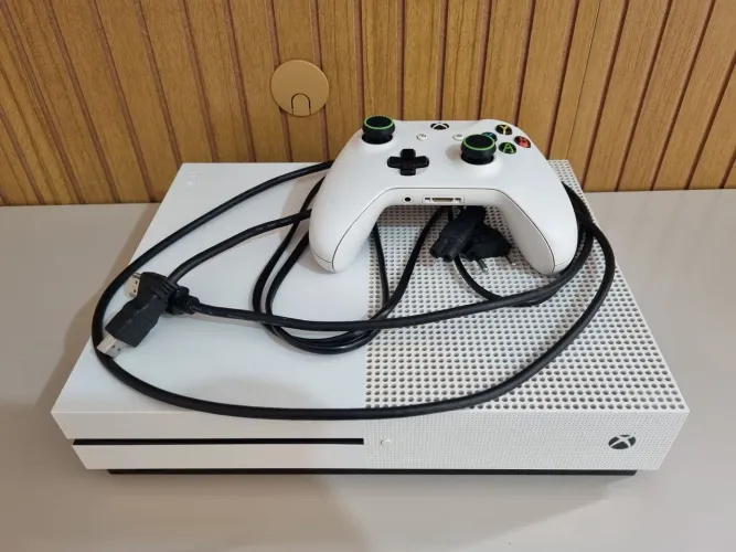 Xbox One S 500GB + 1 Controle