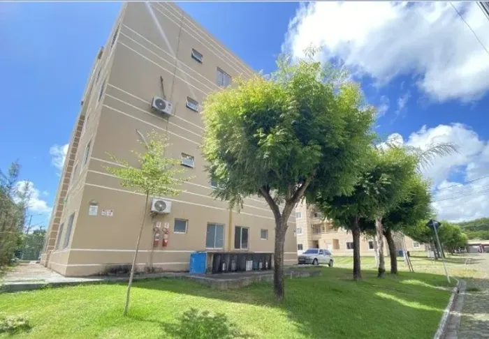 ALUGA-SE APARTAMENTO -  Móveis Projetados c/  2 Quartos, Varanda e Área d