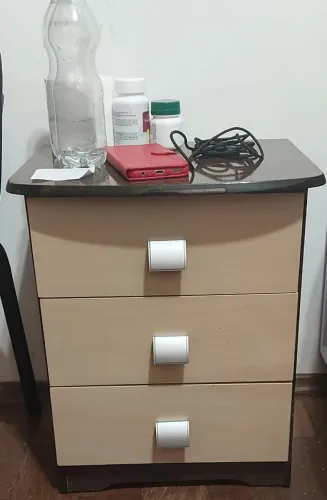 Mesinha 3 gavetas (mesa quarto ou sala)