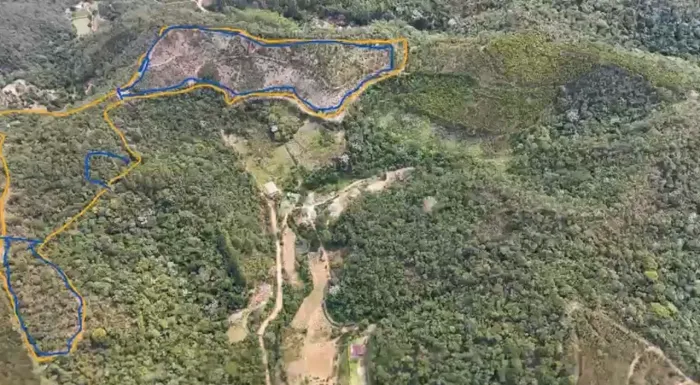 VENDE-SE TERRENO EM PEDRA AZUL