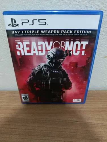 READY OR NOT: Day One Edition - PS5 - Mídia Física - SEMINOVO