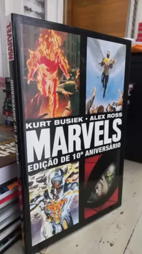 Hq Marvels 10º Aniversario, Capa Dura, Panini, Nova 240 Páginas -kurt busiek alex ross c/