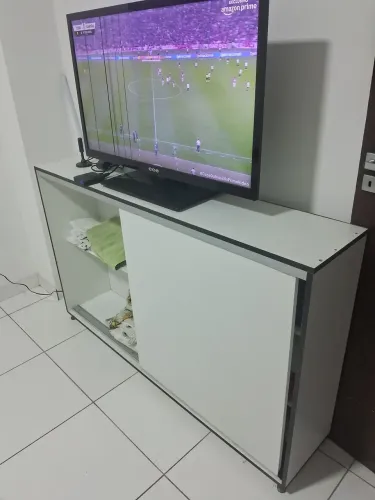 Tv 43 com receptor com mas 200 canais e armario comoda