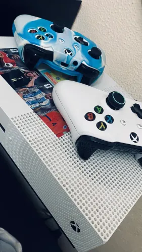 Xbox one s com duas manetes novo 