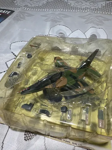 Yakovlev YAK-130 - Miniatura Aviões de Combate a Jato Planeta De Agostini 1:72