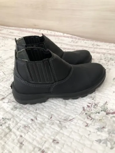 Vendo Bota NOVA Tam 41