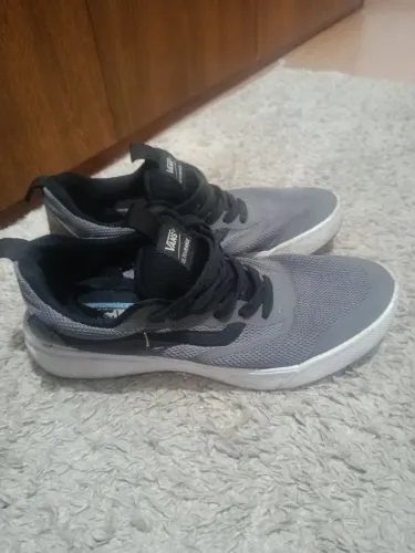 Vendo Vans Cinza