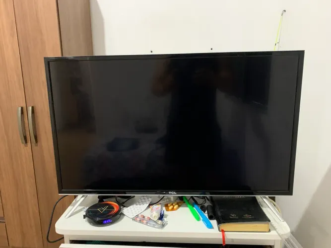 TV TCL 32" com defeito