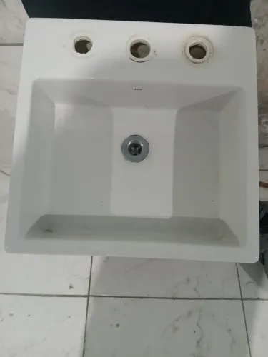 Pia branca quadrada
