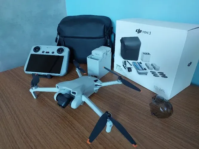 DJI Mini 3 Fly More Combo + Controle com Tela (DJI RC) - Estado de Novo!