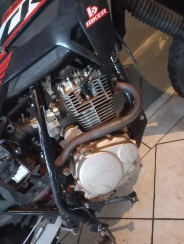 XR 200 de trilha
