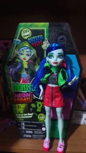 Monster high ghoulia skulltimate Secrets neon frights
