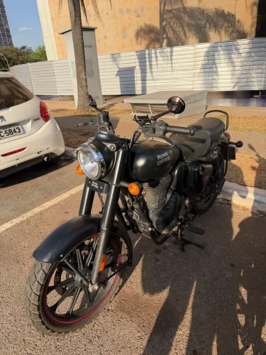 Royal Enfield Classic 350 - impecável 