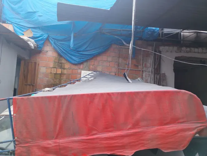 Vendo Toldo com estrutura metálica