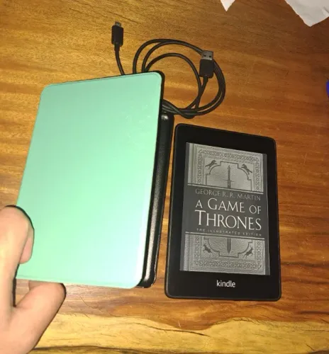 Kindle Paperwhite 10 Resistente a Água e Capa magnética
