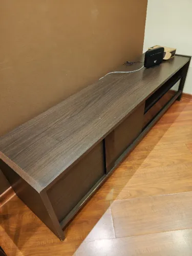 Rack de madeira para sala