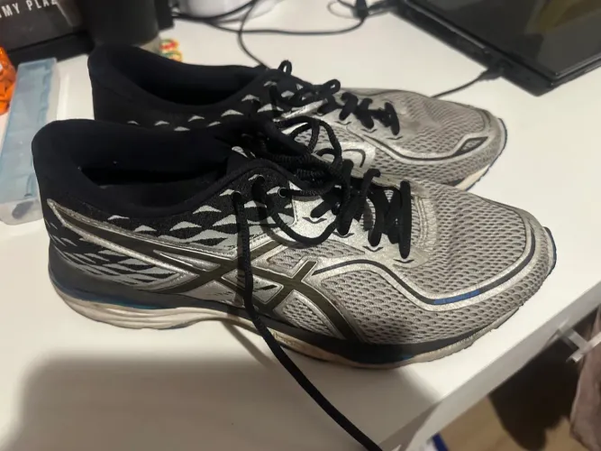Tênis Asics Masculino - Tamanho 42 ?