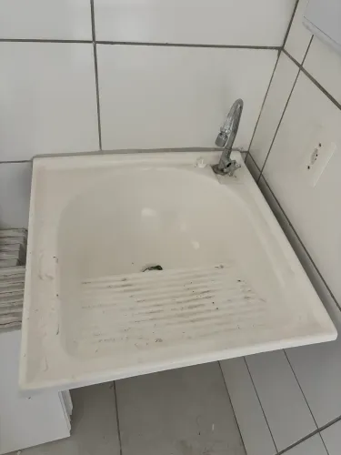 Tanque novo com torneira inox