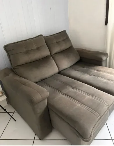 Sofá retrátil cinza