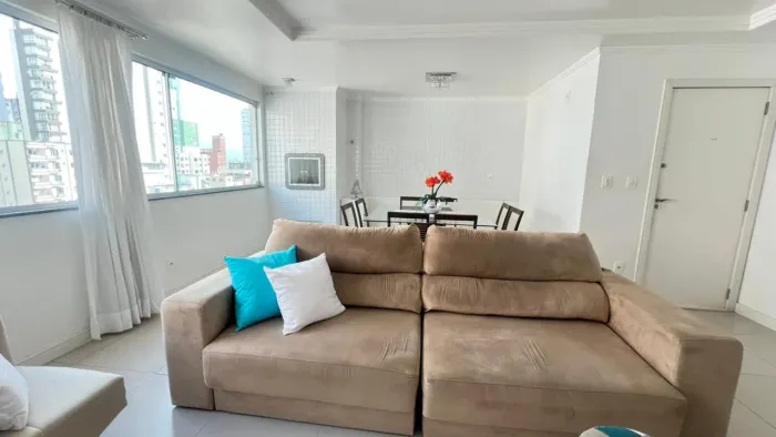 Apartamento com 110m2 mobiliado a duas quadras da orla Balneário Camboriú Santa Catarina