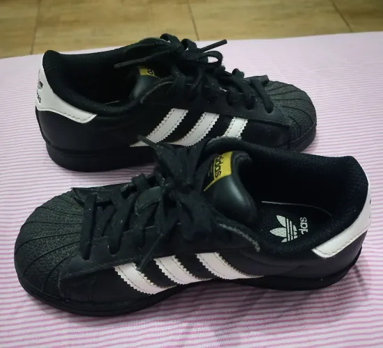 Tênis Adidas infantil tamanho 27