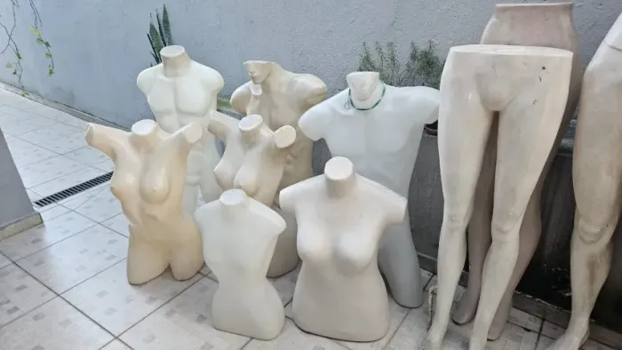 05 Manequins (usados) 1/2 Busto - valor R$ 50,00 cada ou R$ 280,00 os cinco