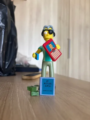 Action figure simpsons, moe Bonito, playmates, completo e original, em ótimo estado