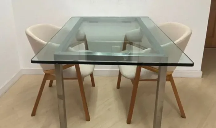 Mesa e 2 cadeiras 