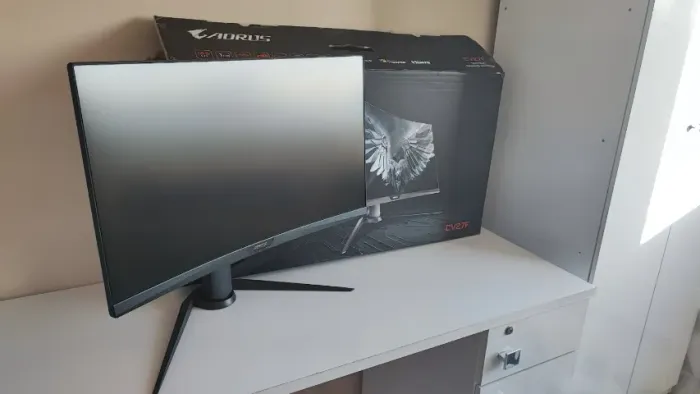Monitor Gamer AORUS 27" VA 165hz - Curvo