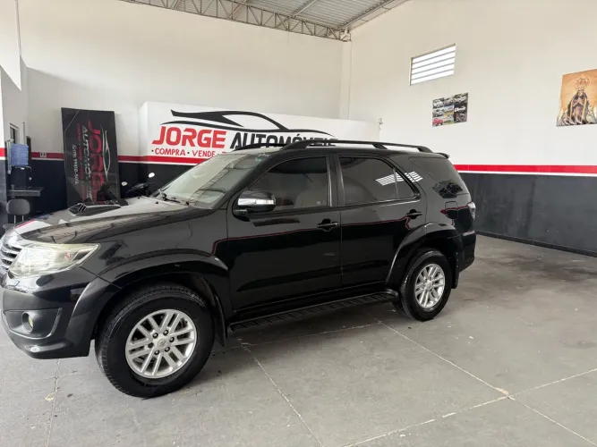 Toyota Hilux SW4 SRV D4-d 4X4 3.0 TDI Dies. AUT 2013