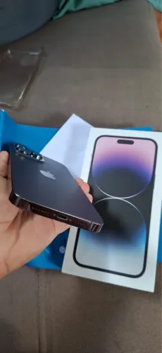 iPhone 14 Pro Max roxo