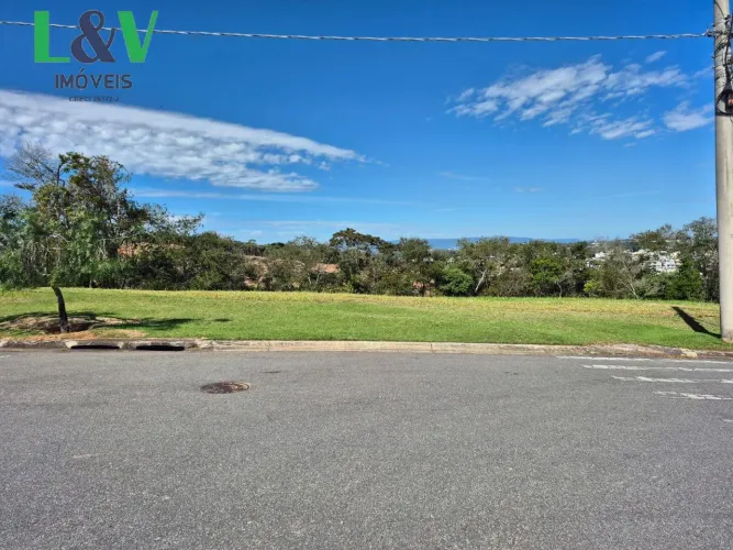 Lindo terreno para venda de 637 m² no condomínio Santa Isabel II
