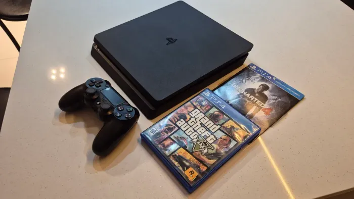 PS4 Slim 1TB + 1 controle + GTAV e Uncharted 4