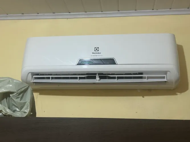 Ar-Condicionado Electrolux Inverter 9.000 BTUs - Completo - Para Conserto ou Peças