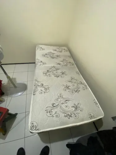 Cama de solteiro Semi-nova