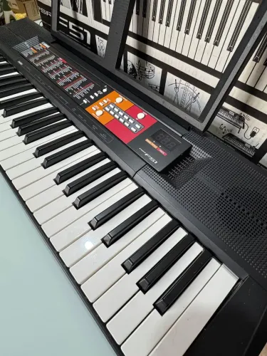 Teclado Yamaha PSR F51 novo