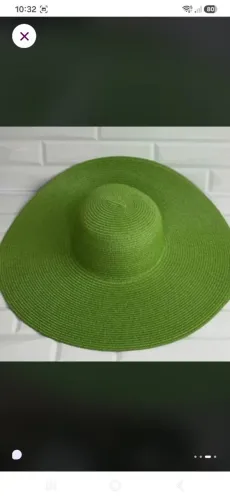 Chapeu grande de praia, piscina