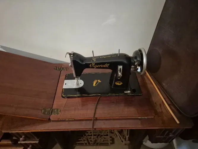 Máquina de Costura Antiga