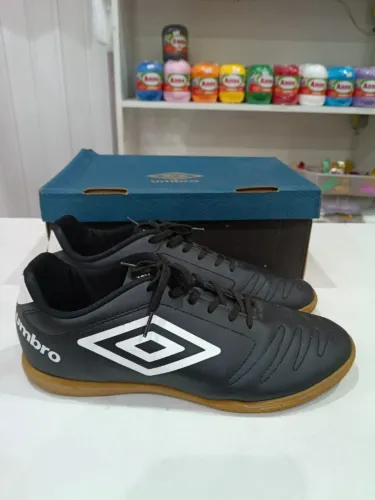 Chuteira Futsal Umbro Original Preta - Tamanho 44