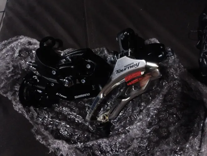 Vendo câmbio dianteiro e traseiro da Shimano TY300, totalmente NOVO!