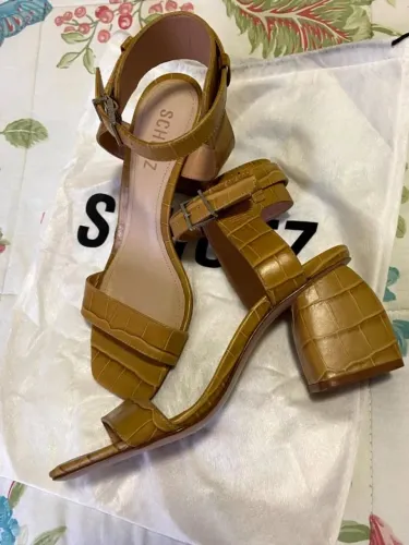 sandália schutz couro amarelo
