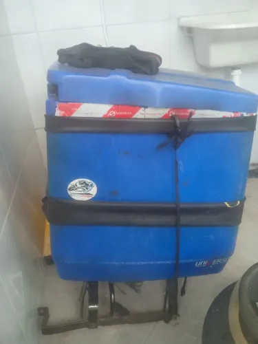 Baú com suporte 