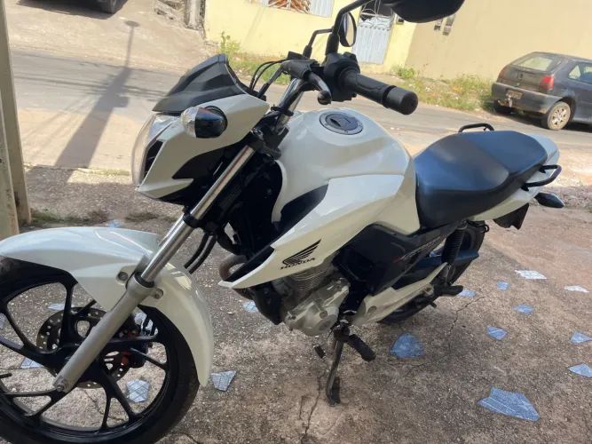 Vendo Titan 160 cargo bem conservado
