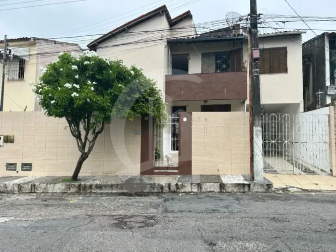 Imóvel Completo no Luzia com Suíte, Quintal e Garagem