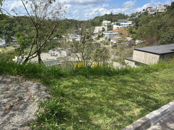 Terreno à Venda em Condomínio Hills III - Arujá por R$ 660.000