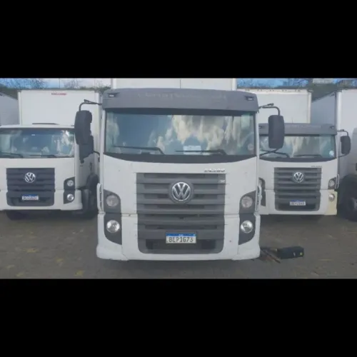 caminhão baú VW 24.280 CONSTELLATION 6X2